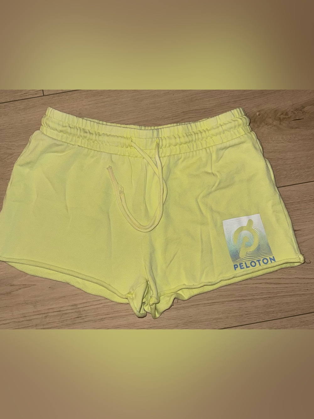 Women’s Peloton Yellow Sweat Shorts Size Small EUC
